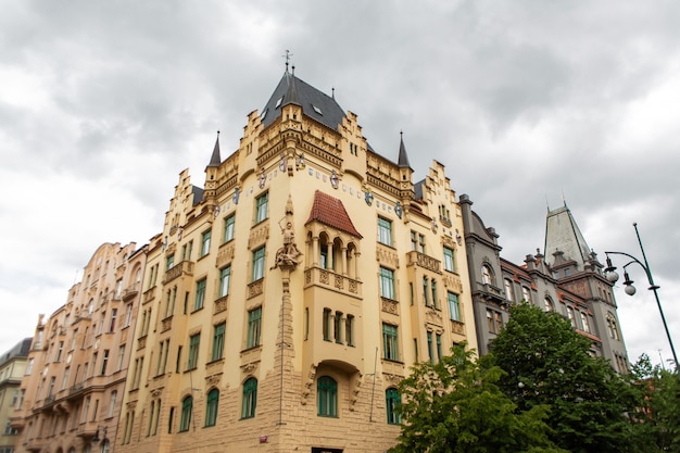 A arquitetura da cidade velha de praga. edifícios antigos, ruas aconchegantes.