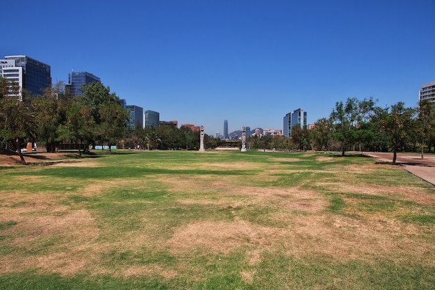 Foto a arte no parque arauco em santiago, chile