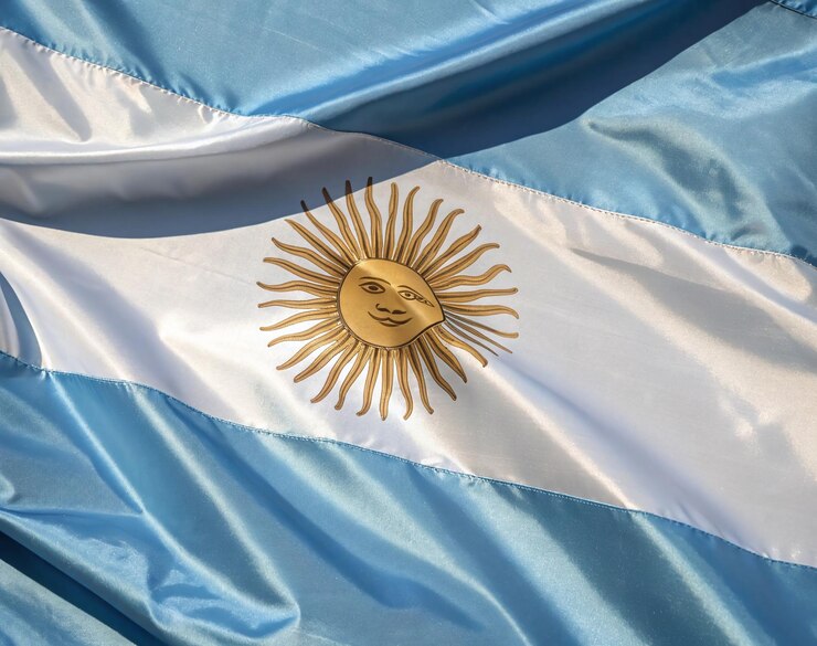 A bandeira argentina a agitar-se no vento
