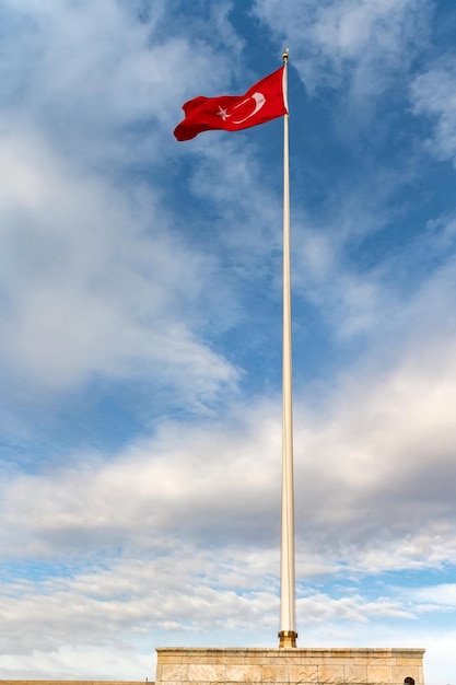 A bandeira da turquia sobre o túmulo de ataturk