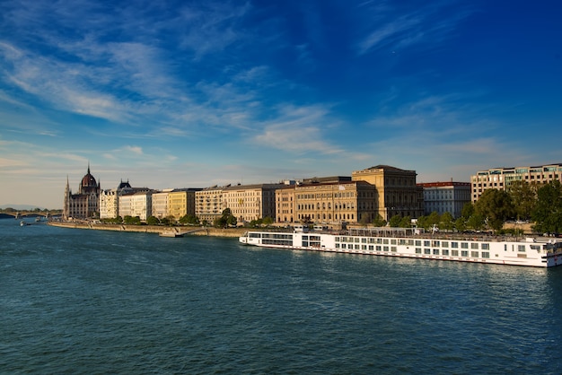 A barragem do rio danúbio em budapeste, hungria