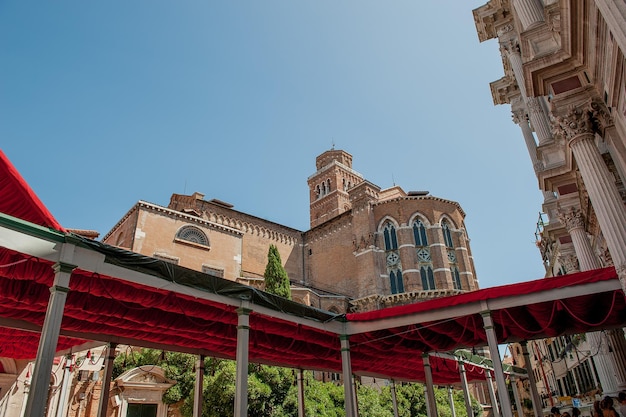 A basílica de Santa Maria Gloriosa dei Frari, comumente chamada apenas de Frari, é a maior das igrejas de Veneza