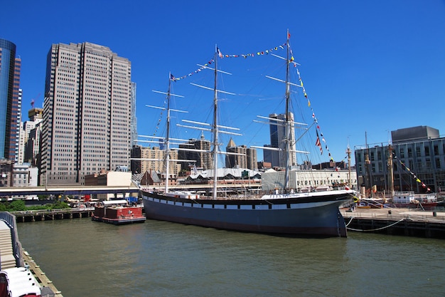 À beira-mar no centro, nova york, estados unidos