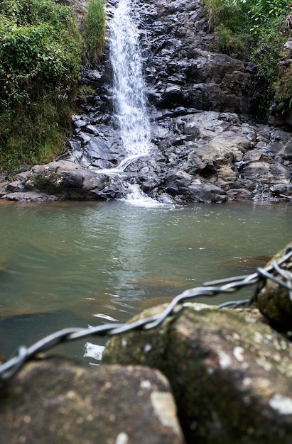 A bela cachoeira é vista como um calmante para os olhos após as atividades