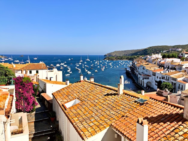 Foto a bela cidade de cadaques, província de gerona, catalunha.