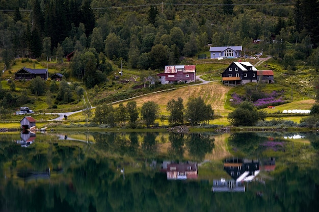 A bela paisagem da Noruega no verão de 2014