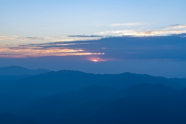 A bela paisagem natural da montanha Huangshan na China