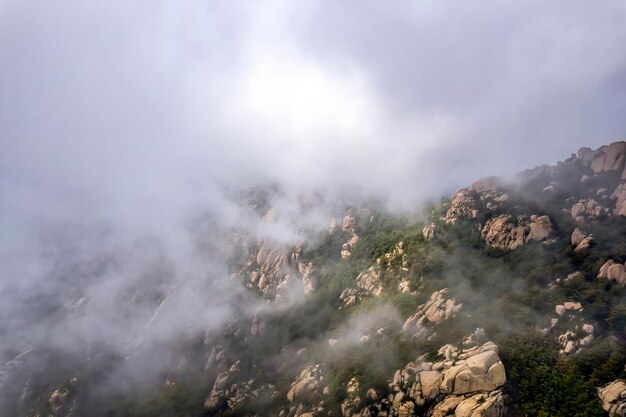 A bela paisagem natural da montanha laoshan em qingdao