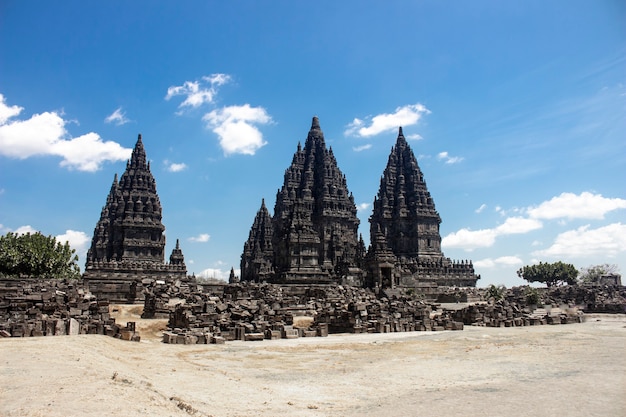 A beleza do templo de prambanan em yogjakarta, indonésia