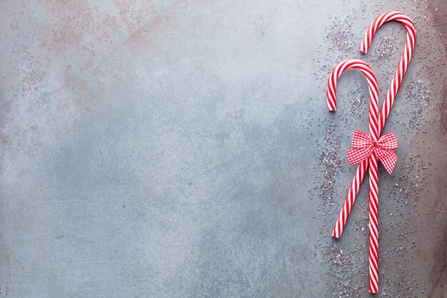 A bengala de doces de Natal foi colocada uniformemente na fila