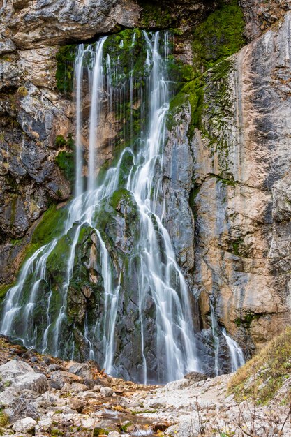 A cachoeira é a cachoeira mais famosa e bonita