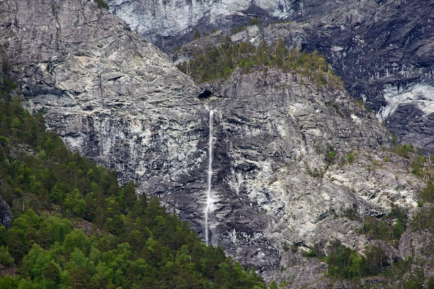 A cachoeira em sognefjord noruega