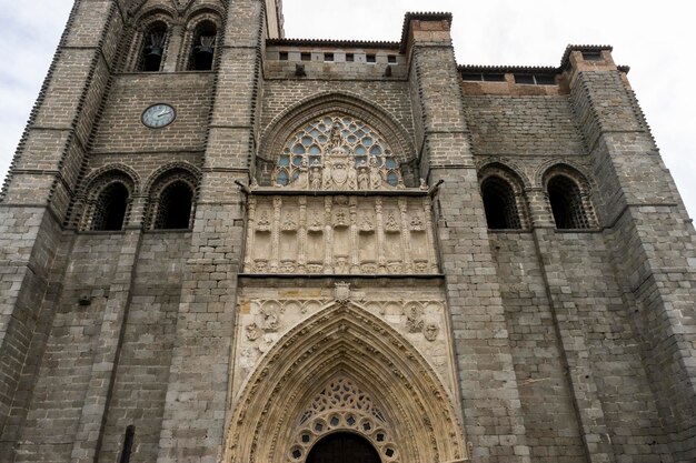 A Catedral de Cristo Salvador é um templo de culto católico da cidade espanhola de Ávila, sede episcopal de mesmo nome, em Castela e Leão.