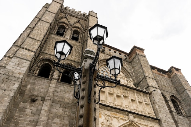 A Catedral de Cristo Salvador é um templo de culto católico da cidade espanhola de Ávila, sede episcopal de mesmo nome, em Castela e Leão.