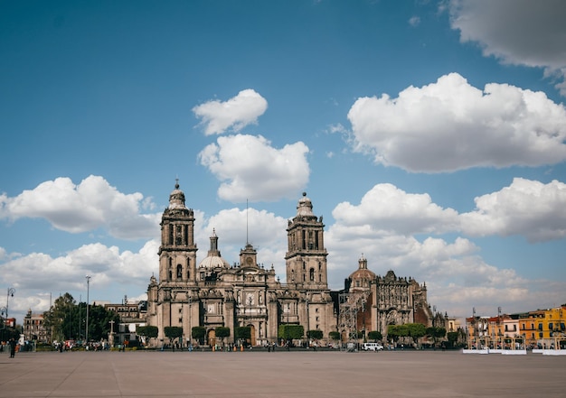 A catedral metropolitana da assunção da bem-aventurada virgem maria aos céus da cidade do méxico