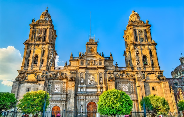 A catedral metropolitana da assunção da santíssima virgem maria aos céus na cidade do méxico