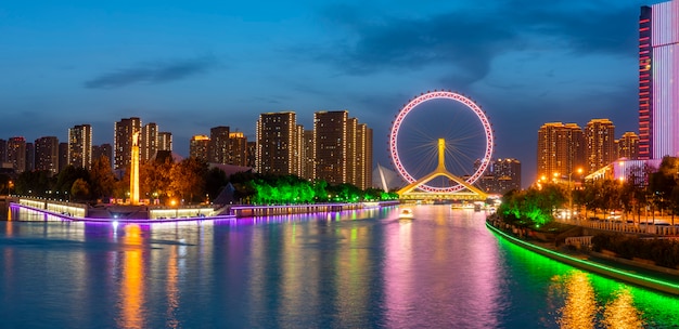 A cena noturna da paisagem arquitetônica urbana em Tianjin