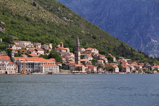 A cidade antiga perast na costa do adriático, montenegro