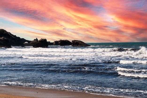 A cidade de Biarritz e suas famosas praias de areia