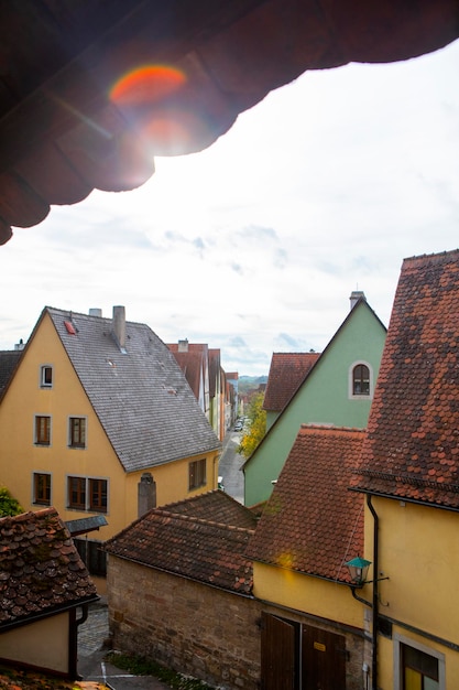 A cidade de conto de fadas de Rothenburg, na Baviera, Alemanha, tem vista para os prédios e ruas da cidade