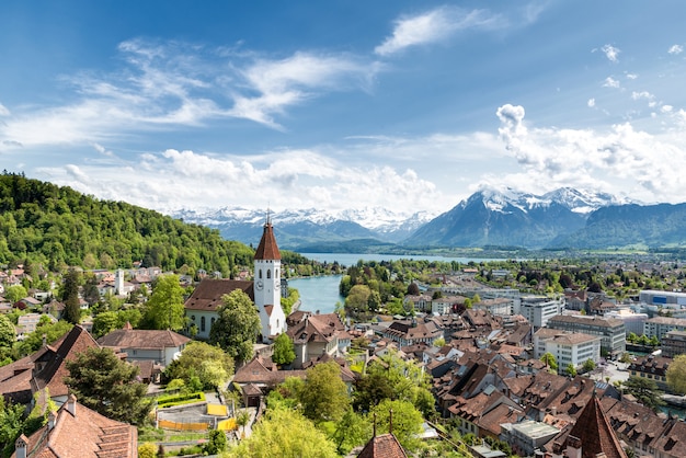 A cidade histórica de Thun, no cantão de Berna, na Suíça.