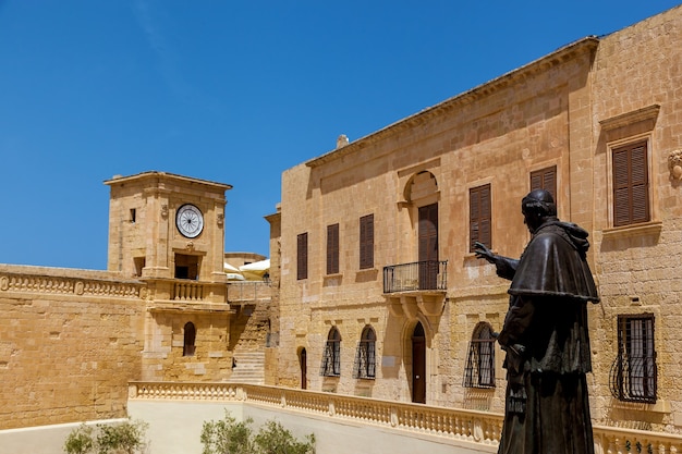 A cidadela victoria é uma cidade fortificada do bastião de são joão, dentro da cidadela de malta. gozo