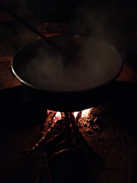 Foto a comida a ser preparada na panela de cozinha