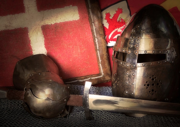 A composição de uma armadura de cavaleiro medieval