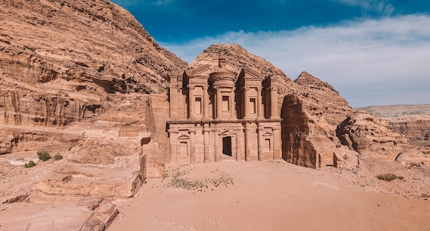 A construção do monastério de petra