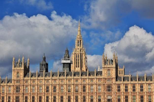 A construção do Parlamento britânico na cidade de Londres Inglaterra Reino Unido