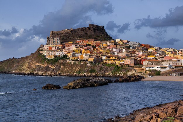 A cor turquesa e a transparência do mar em torno da ilha de La Maddalena, na Sardenha