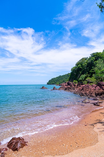 Foto a costa rosa ou lan him chomphu em chanthaburi, na tailândia