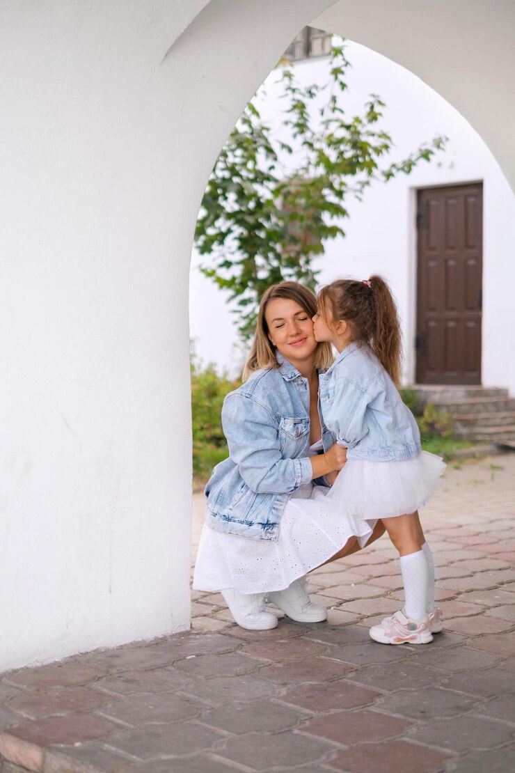 Foto a criança parabeniza a mãe no dia das mães