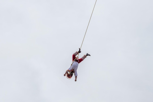 Foto a danza de los voladores ou papantla flyers uma antiga cerimônia mesoamericana realizada no méxico