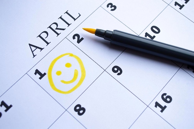A data de 1º de abril está circulada no calendário Dia da Mentira