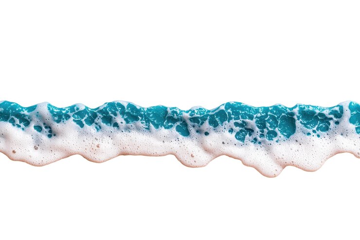 Foto a espuma das ondas do oceano na praia de areia de perto