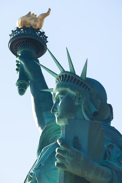 Foto a estátua da liberdade contra um céu limpo