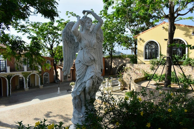 A estátua do cavalo é um salto Para alcançar a linha de chegada ou vitóriax9