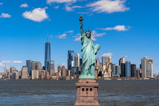 A, estátua liberdade, sobre, cena, de, nova iorque, cityscape, rio, lado, que, localização, é, baixo, manhattan