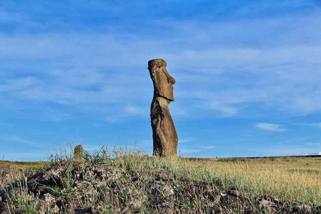 A estátua moai na ilha de páscoa chile
