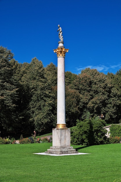 A estátua no parque Potsdam, na Alemanha