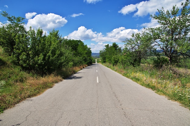 Foto a estrada no campo, bulgária