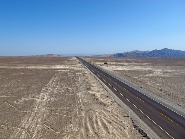 A estrada no deserto Nazca no Peru, América do Sul