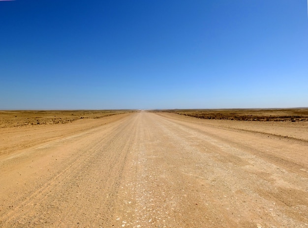 A estrada no deserto, Windhoek, Namíbia