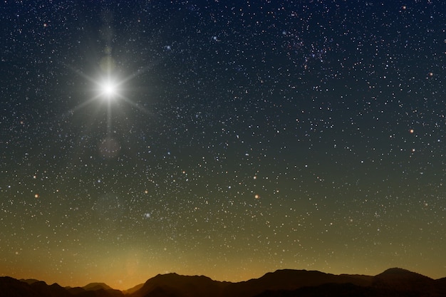 A estrela brilha sobre a manjedoura de natal de Jesus Cristo.