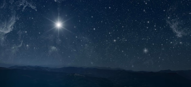 A estrela brilha sobre a manjedoura de natal de Jesus Cristo
