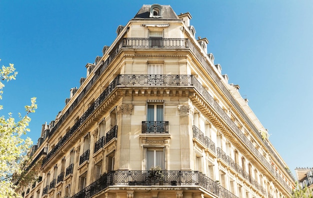 A fachada do edifício parisiense