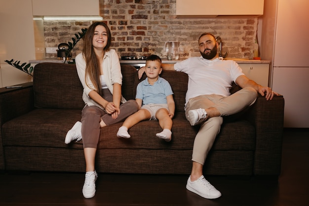 Foto a familia esta curtindo a noite