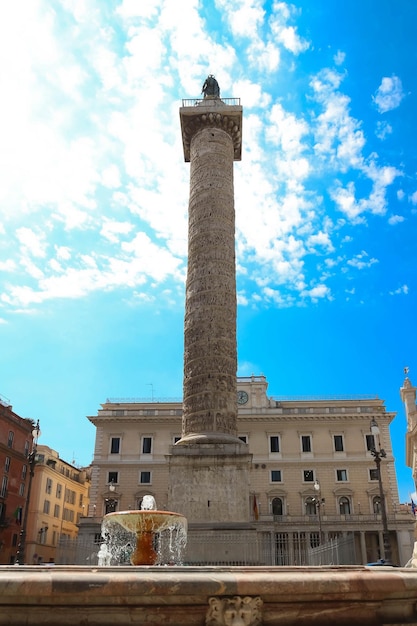 A famosa coluna de mármore de Marcus Aurelius Roma Itália