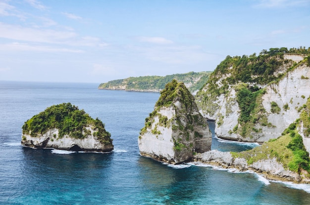 A famosa Diamond Beach na ilha de Nusa Penida em Bali Indonésia